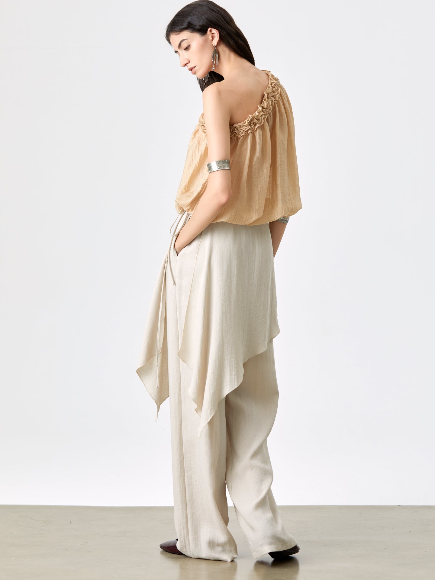 Asymmetrical off-the-shoulder lace tulip mini shirt- perfect for parties and vacations
