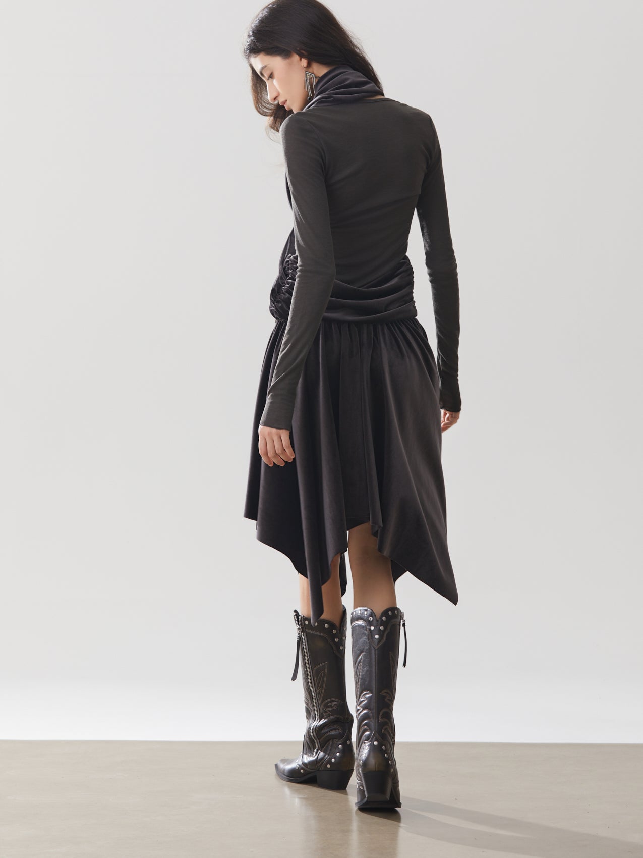 Asymmetrical Suede-Effect Party Skirt – Perfect for Fall & Winter Evenings