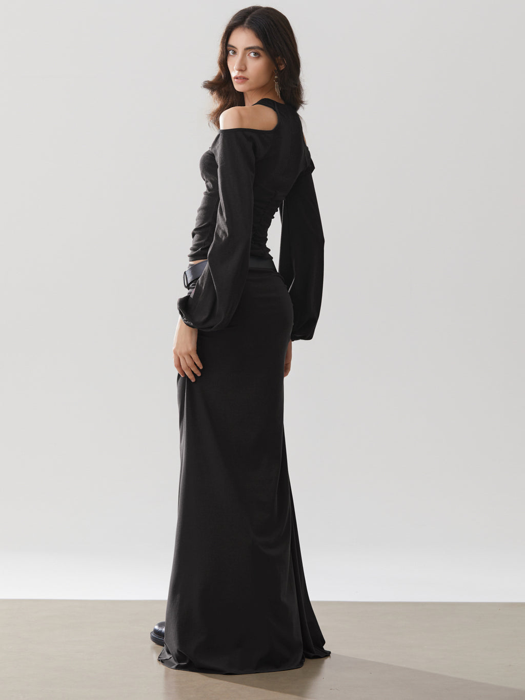 Off-Shoulder Ruffle Tee – Effortless for Parties & Everyday Wear