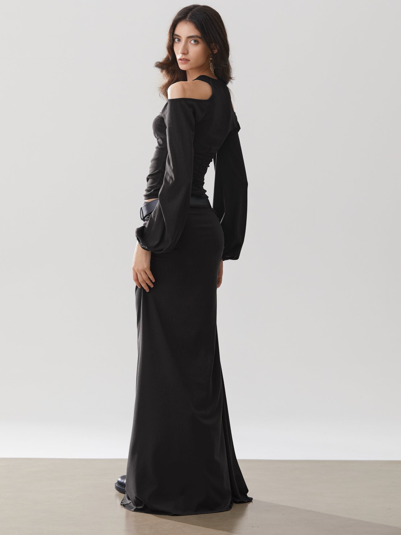 Off-Shoulder Ruffle Tee – Effortless for Parties & Everyday Wear