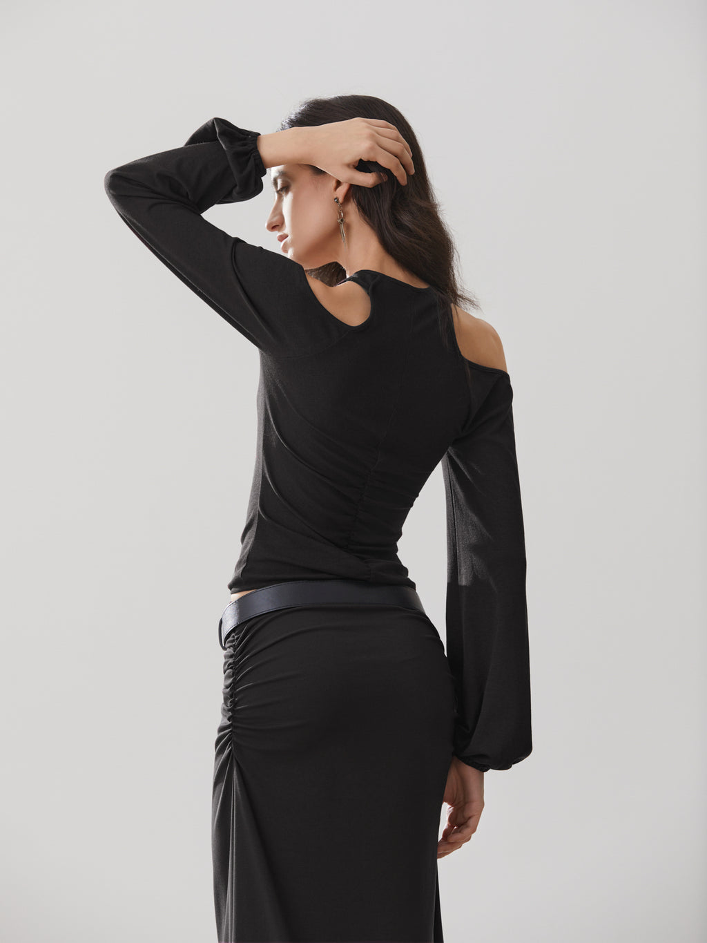 Off-Shoulder Ruffle Tee – Effortless for Parties & Everyday Wear